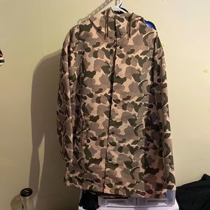 Levis raincoat Camo- NWT-  size M